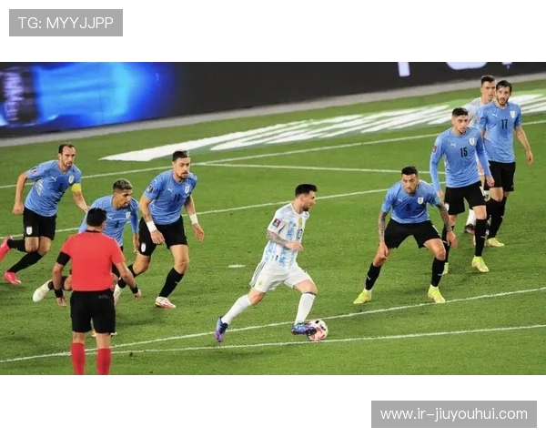 罗甸夜场足球活动精彩纷呈 引领当地体育文化新风潮